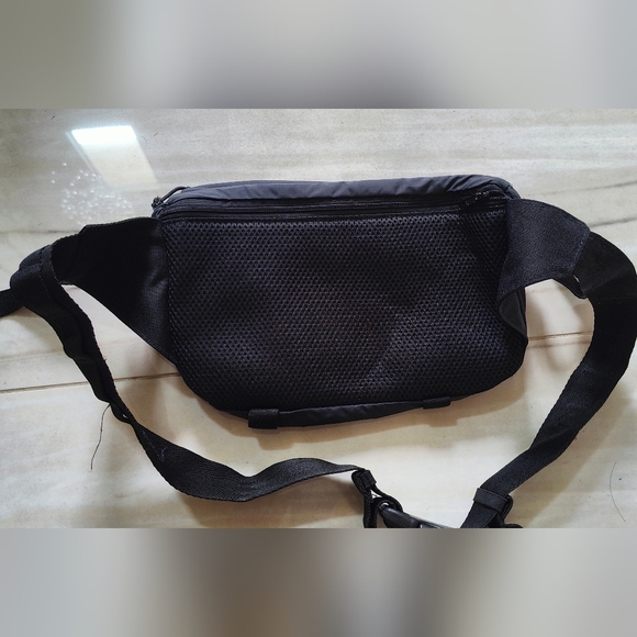 Adidas Unisex Black Large Size Fannypack - Picture 4 of 10